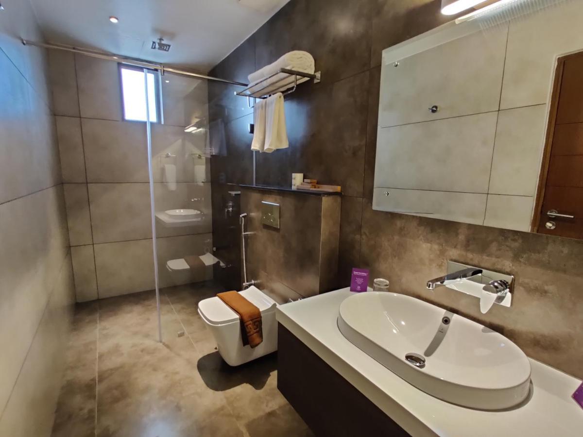 Florida Airport Hotel Kochi Недумбасери Екстериор снимка
