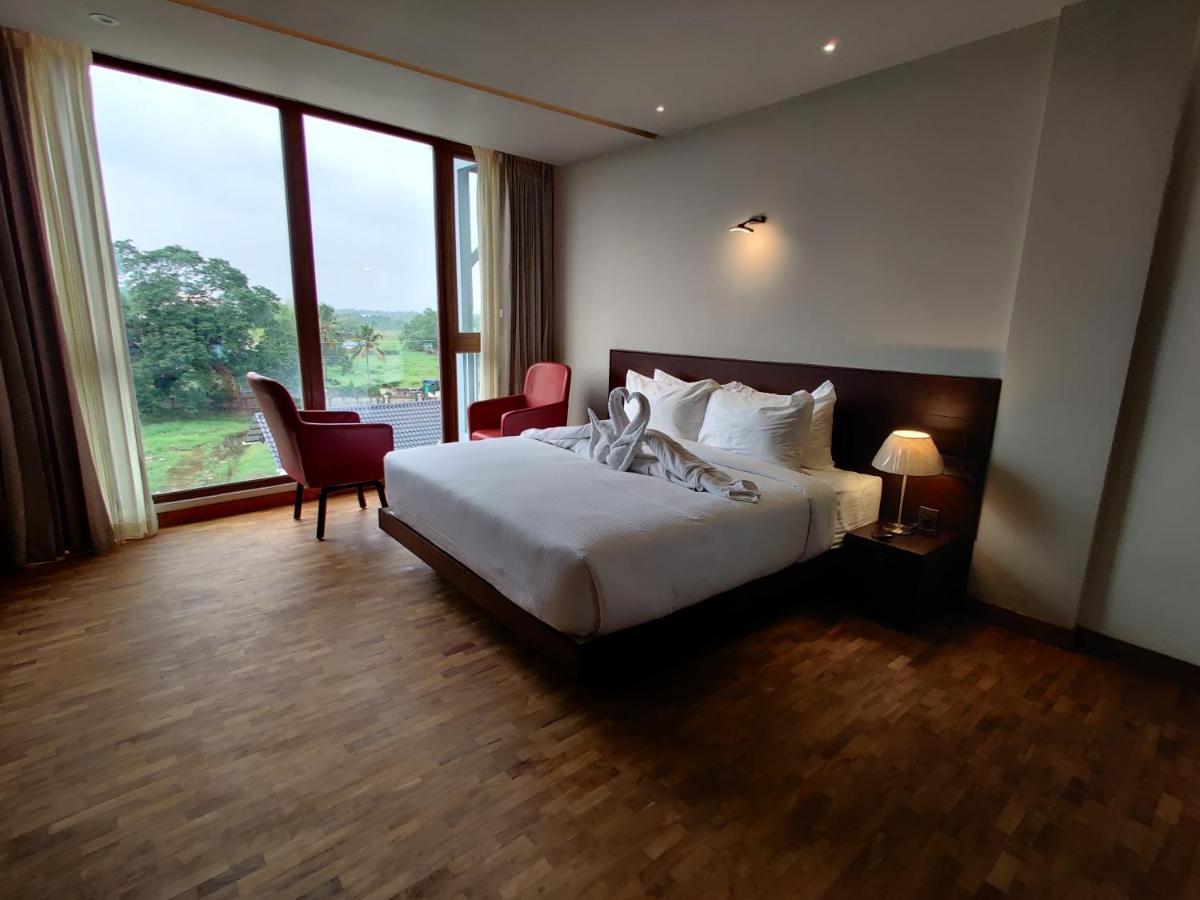 Florida Airport Hotel Kochi Недумбасери Екстериор снимка