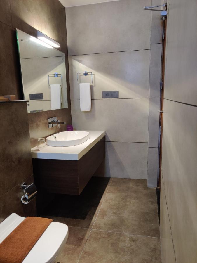 Florida Airport Hotel Kochi Недумбасери Екстериор снимка