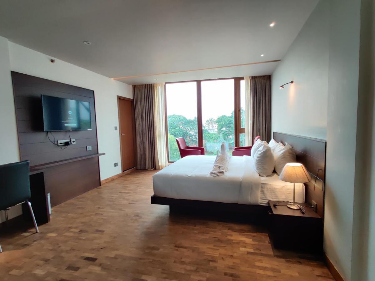 Florida Airport Hotel Kochi Недумбасери Екстериор снимка