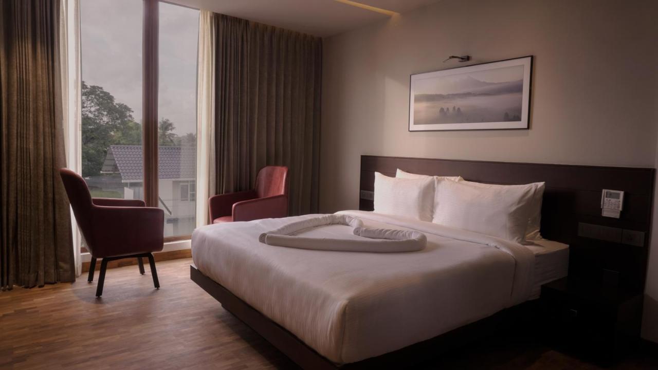 Florida Airport Hotel Kochi Недумбасери Екстериор снимка