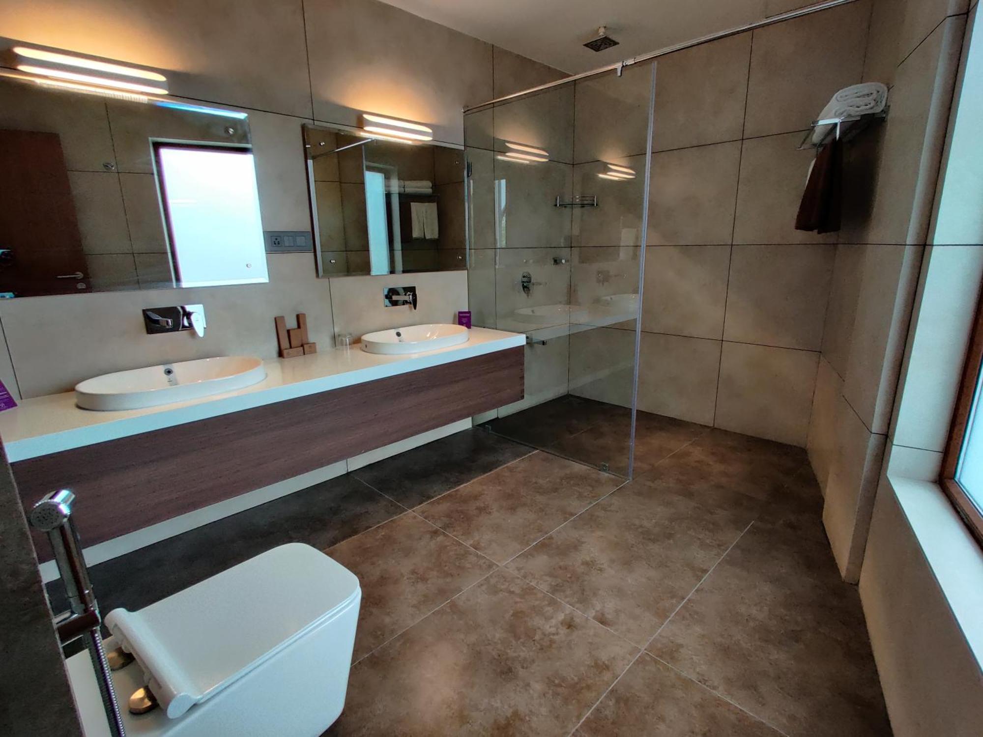 Florida Airport Hotel Kochi Недумбасери Екстериор снимка